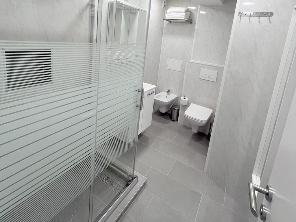Apartment 2 โ bathroom