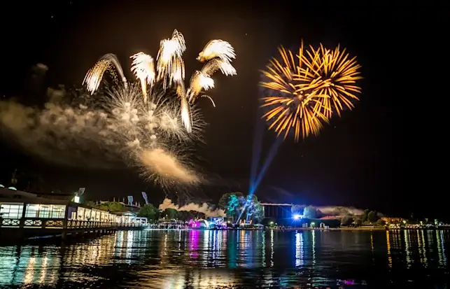 Sea Star Festival crowd and live music in Umag